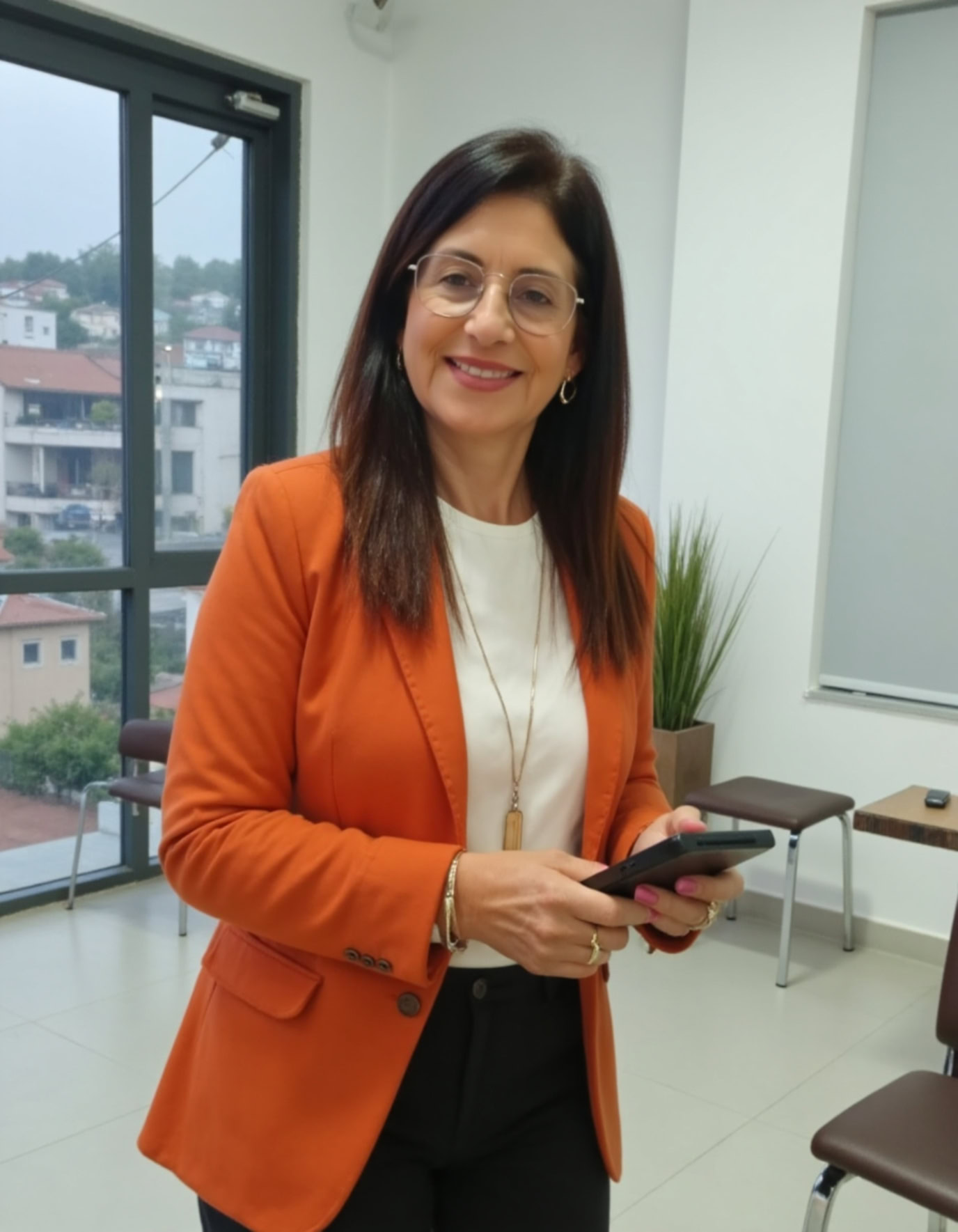 Psicóloga Genori Oliveira sorrindo durante atendimento na Clínica Genori em Palmeira das Missões